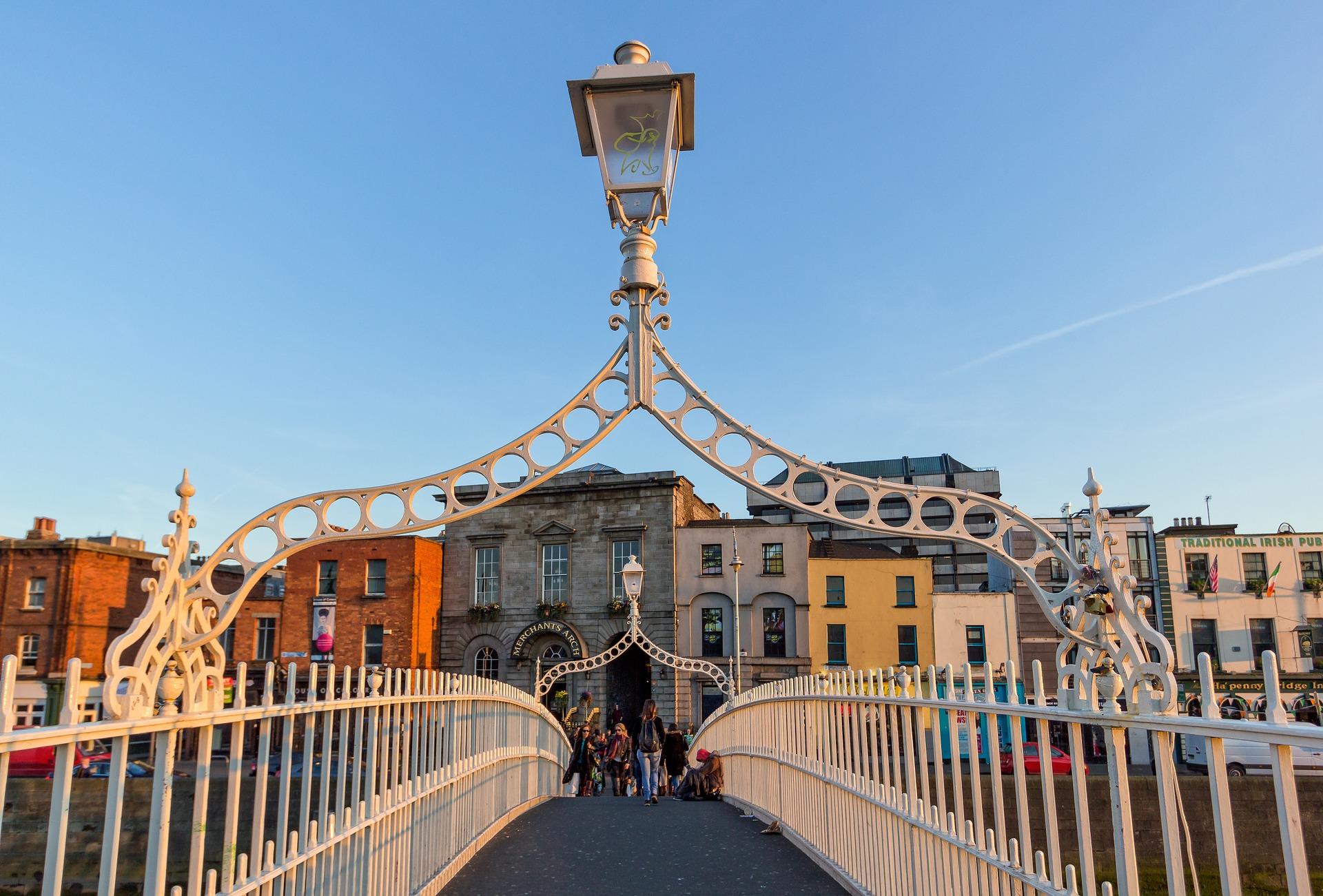 Ha'penny Bridge - LocationLookout.com - Find places in Ireland to ...